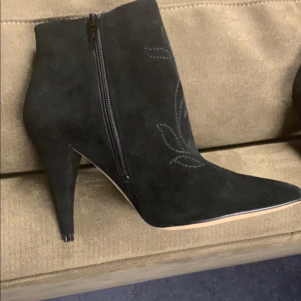 Suede dress booties